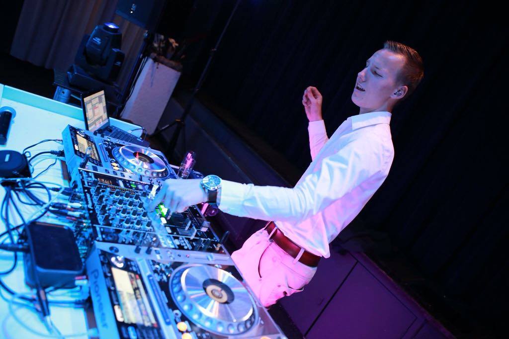 grooveshow dj